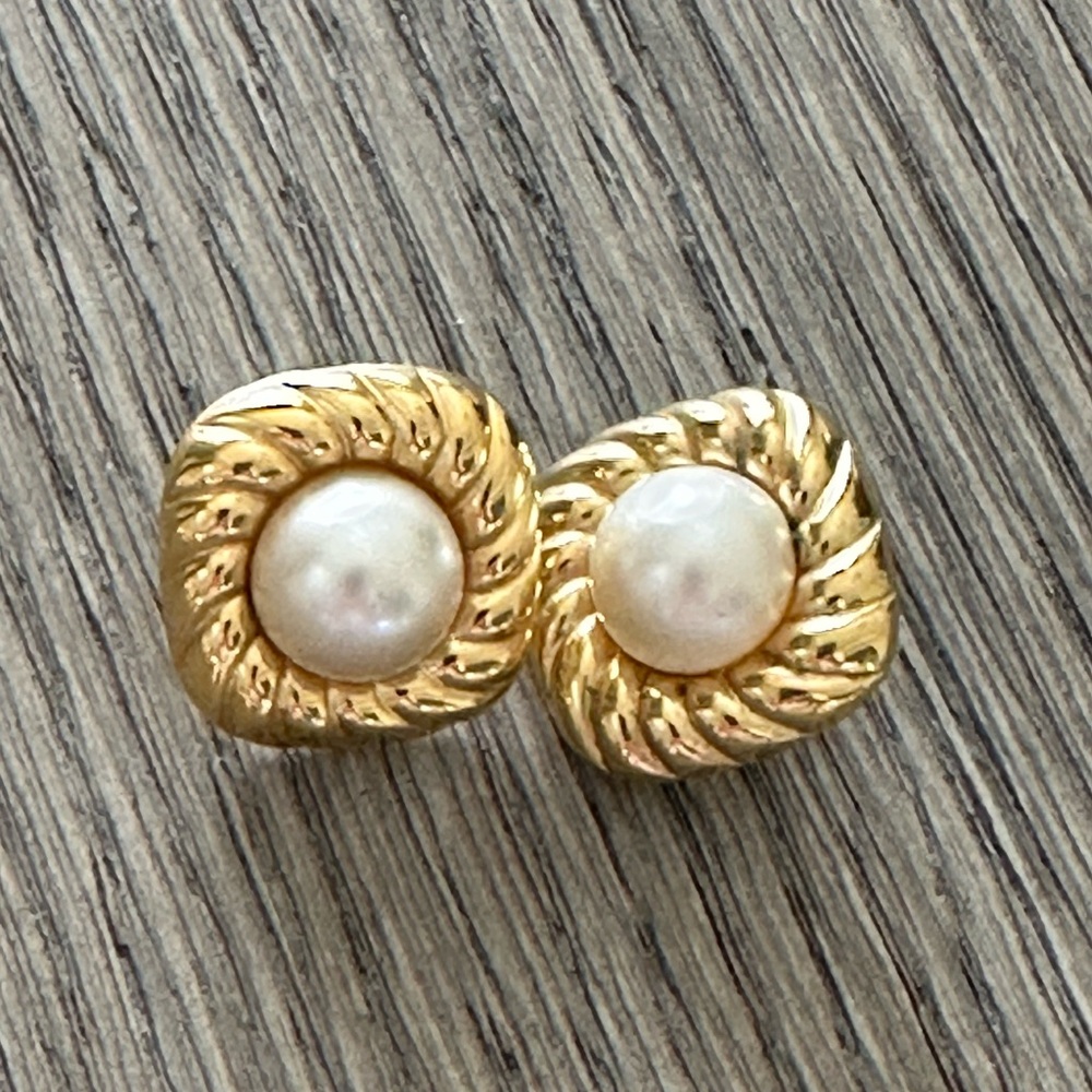 Vintage Gold Tone and Pearl Earrings